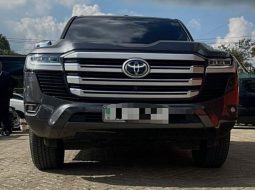 TOYOTA LANDCRUISER SAHARA 300 SERIES