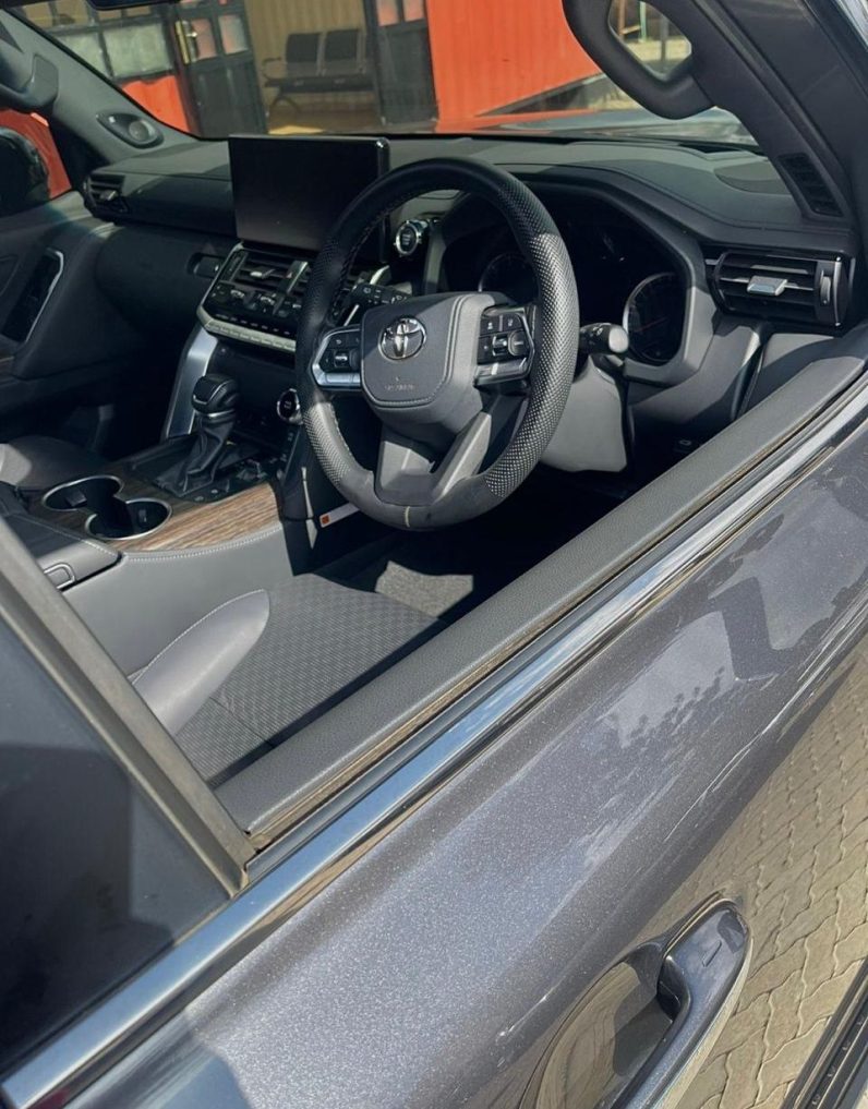 TOYOTA LANDCRUISER SAHARA 300 SERIES